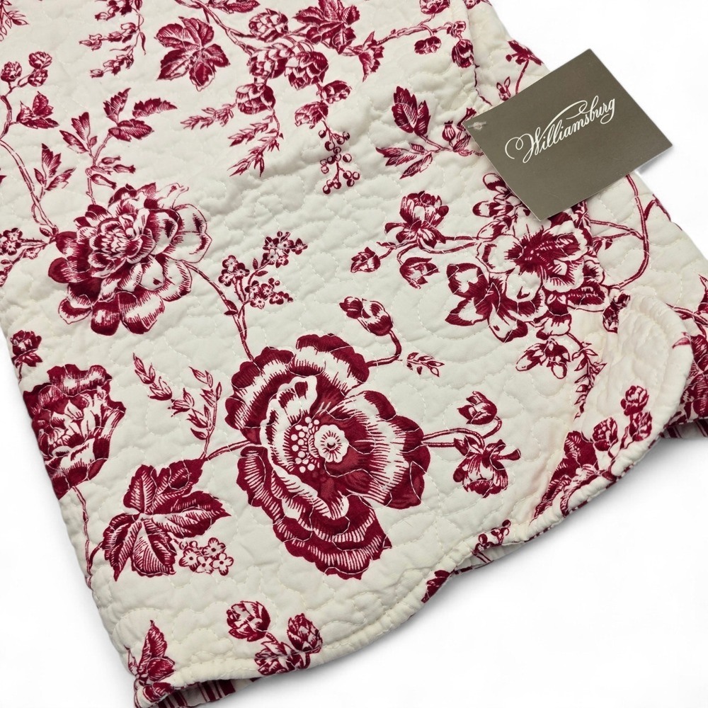Williamsburg Devon Cranberry Floral Toile Pillow Shams Set 2 Standard 20x26 NWT - Picture 4 of 8